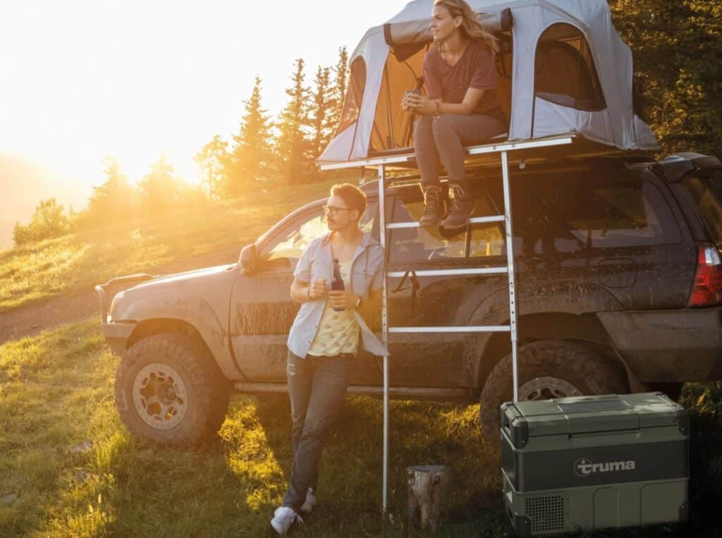Kompressor-Kühlbox beim Camping mit Dachzelt
