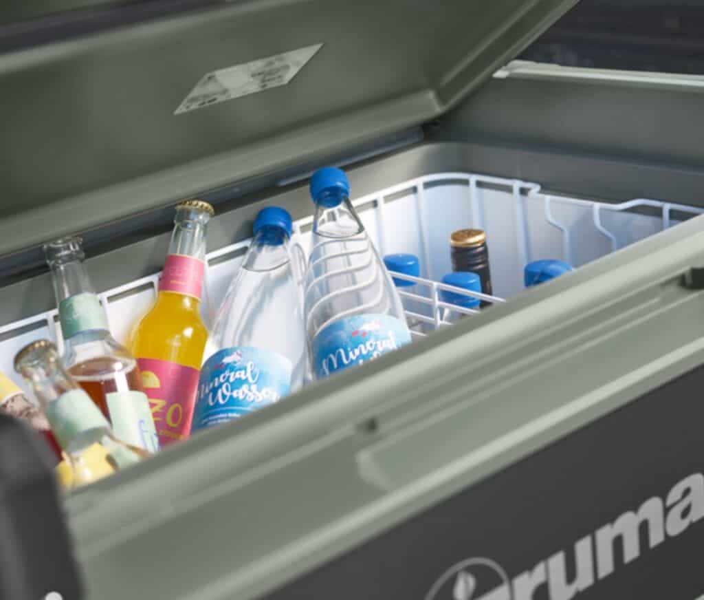 Mit Getränken gefüllte Kühlbox - optimale Raumausnutzung