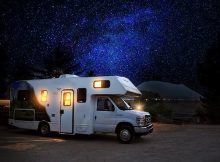 Wohnmobil beim Camping