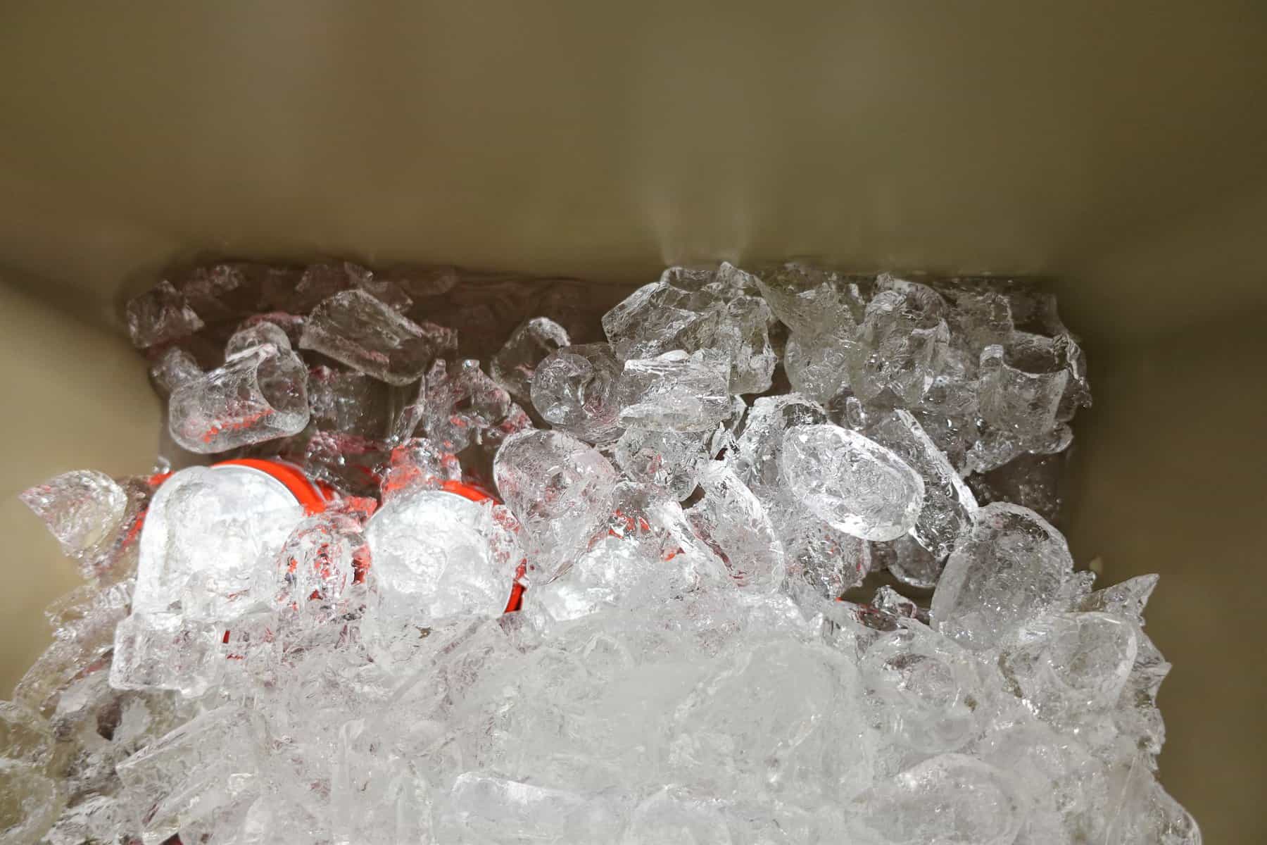 Petromax Kühlbox Test der Isolierung und Kühlung - Prüfung Eis und Schmelzwasser Innen Tag 4 (nach 96 Stunden)